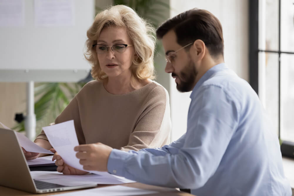 florida payday loan rep reviewing the paperwork