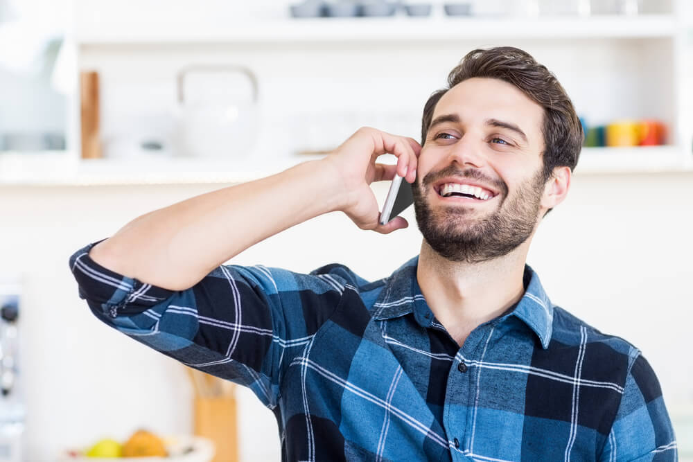 man calling about online payday loans