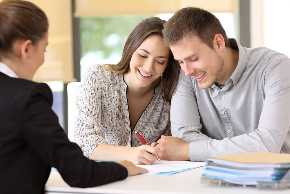 happy couple applying for payday loan